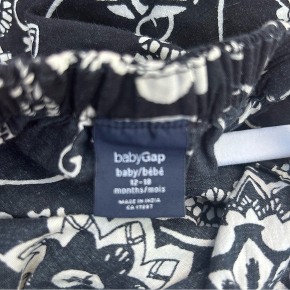 🍭BabyGap Floral Black and White Dress with elastic shoulders 12-18 - Picture 3 of 4